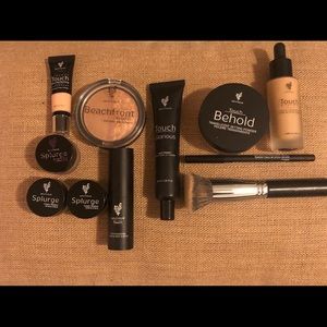 11 Piece Younique Set